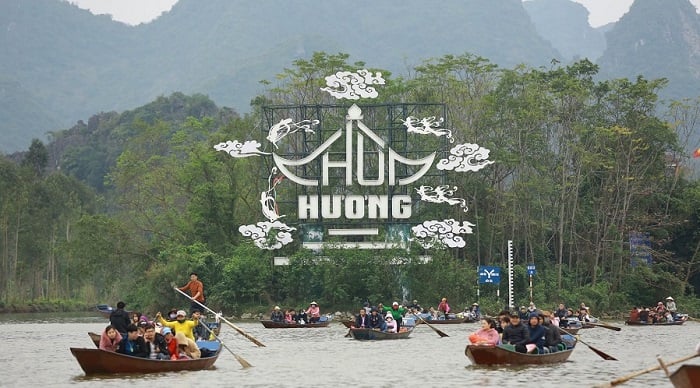 DU XUÂN HÁI LỘC ĐẦU NĂM: CHÙA HƯƠNG - ĐỀN ĐỨC THÁNH CẢ