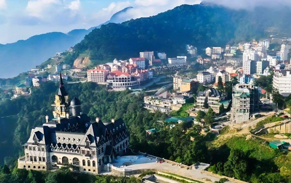 EM02. TAM ĐẢO THỊ TRẤN MỜ SƯƠNG